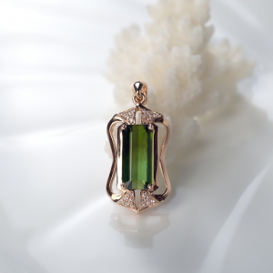 18K深绿色碧玺吊坠