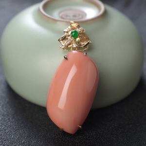 18KMOMO珊瑚随形吊坠