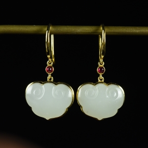 18K籽料和田白玉如意耳坠