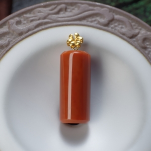 18K南红圆柱吊坠