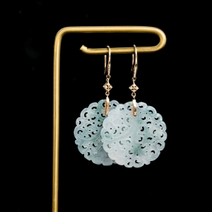 18K糯冰种飘花翡翠缠枝纹耳坠