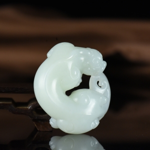 籽料和田白玉螭龙手把件