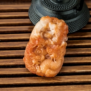 糯冰种黄翡翡翠九龙壁吊坠