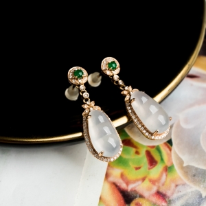 18K糯冰种晴水翡翠福豆耳坠