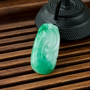 糯冰种飘翠翡翠如意吊坠