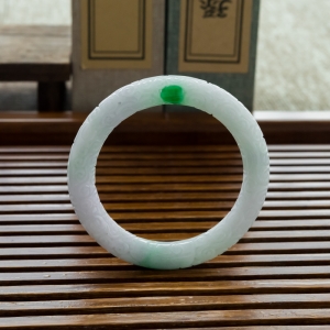 59mm糯冰种飘翠翡翠圆镯