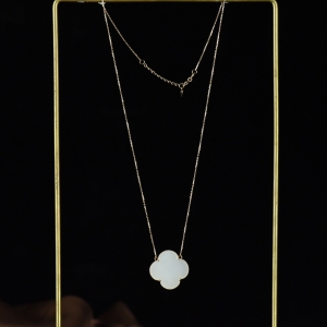 18K山料和田白玉四叶草项链