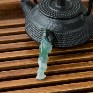 糯冰种飘翠翡翠玫瑰吊坠