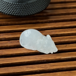 糯冰种浅绿翡翠子鼠吊坠