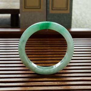 55.5mm糯冰种飘翠翡翠平安镯