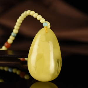 白花蜜鸡油黄蜜蜡水滴吊坠