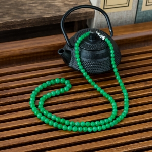 糯冰种翠绿翡翠塔链