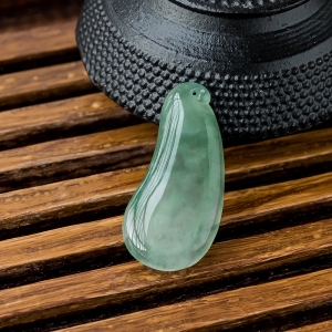 糯冰种飘翠翡翠福瓜吊坠