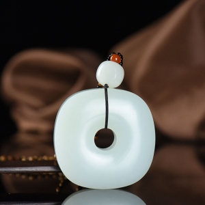 籽料和田白玉天圆地方吊坠