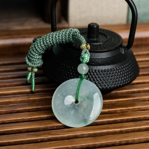 糯冰种飘花翡翠平安扣吊坠