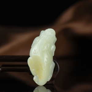 籽料和田白玉貔貅吊坠