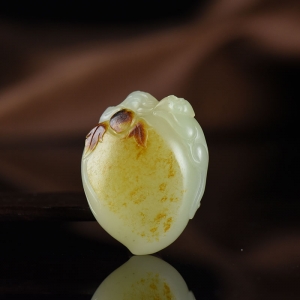 籽料和田白玉灵猴献寿吊坠