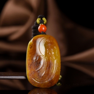 籽料和田玉黄沁关公吊坠