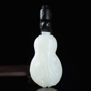 籽料和田白玉百财吊坠