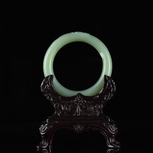 52mm山料和田碧玉莲莲有鱼圆镯