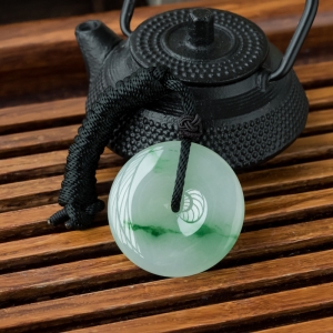 糯冰种飘翠翡翠平安扣吊坠