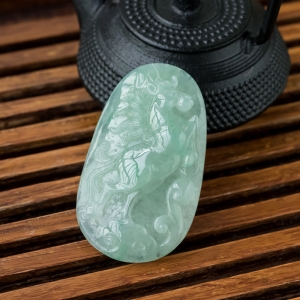 糯冰种浅绿翡翠马到成功吊坠