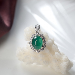 18K鲜绿祖母绿吊坠