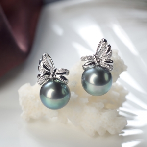 18K海水黑色珍珠耳钉