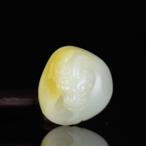 籽料和田白玉貔貅吊坠