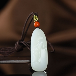 籽料和田白玉猴子吊坠