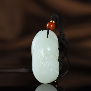 籽料和田白玉貔貅吊坠