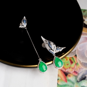 18K糯冰种浅绿翡翠耳坠