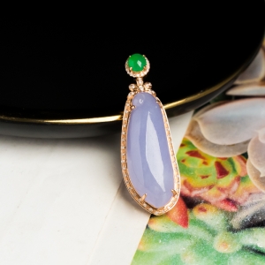 18K糯冰种紫罗兰翡翠福瓜吊坠