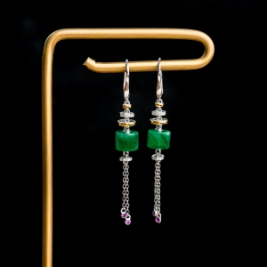 18K糯冰种翠绿翡翠耳坠