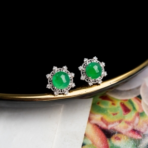 18K冰种翠绿翡翠耳钉
