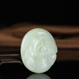 籽料和田白玉望子成龙手把件