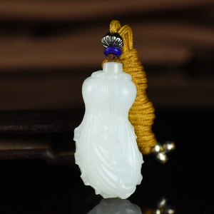 山流水料和田羊脂白玉百财吊坠