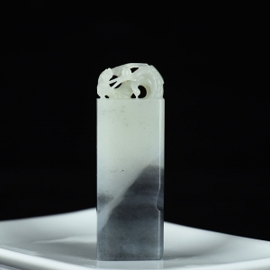 籽料和田玉青花无事牌吊坠