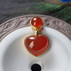 18K冰红南红心形吊坠