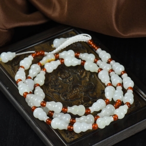 籽料和田白玉葫芦项链