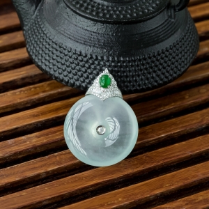 18K冰种晴水翡翠平安扣吊坠