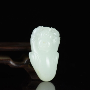 籽料和田白玉童子献财吊坠