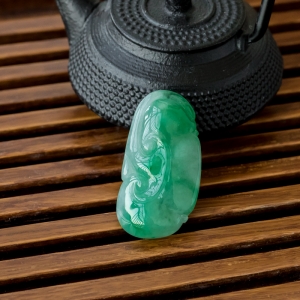 糯冰种飘翠翡翠如意吊坠