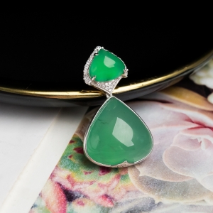 18K冰种苹果绿翡翠吊坠