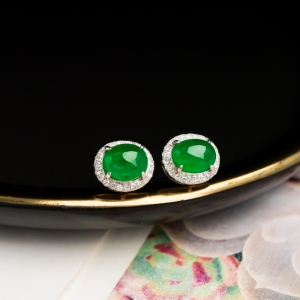 18K糯冰种翠绿翡翠耳钉