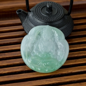 糯冰种飘翠翡翠度母吊坠