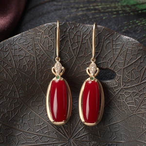 18K阿卡牛血红珊瑚耳环