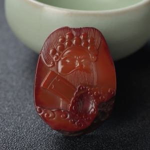 带皮俏色南红霸王吊坠