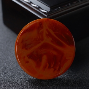 火焰纹南红圆牌吊坠