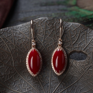 18K阿卡牛血红珊瑚马眼形耳环